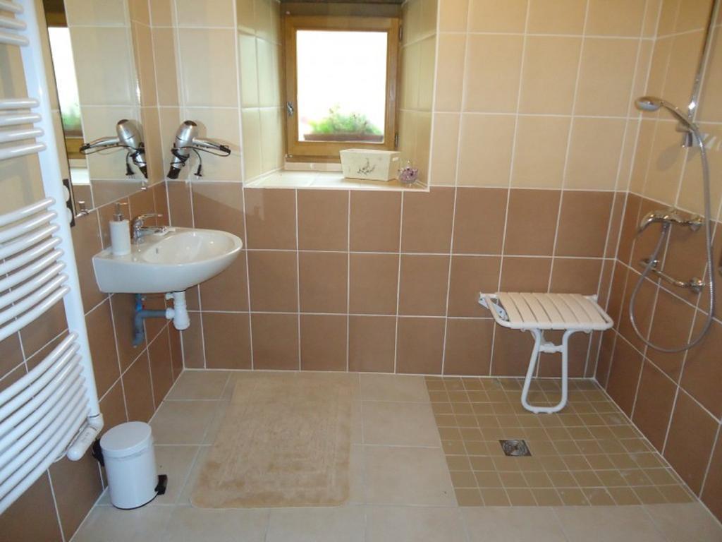 Ferme Cidricole Hugues Desfrieches Bed & Breakfast Sainte-Marguerite-de-Carrouges Стая снимка