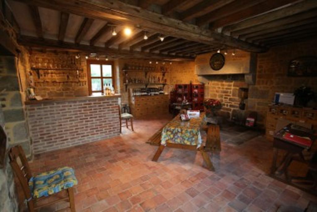 Ferme Cidricole Hugues Desfrieches Bed & Breakfast Sainte-Marguerite-de-Carrouges Екстериор снимка